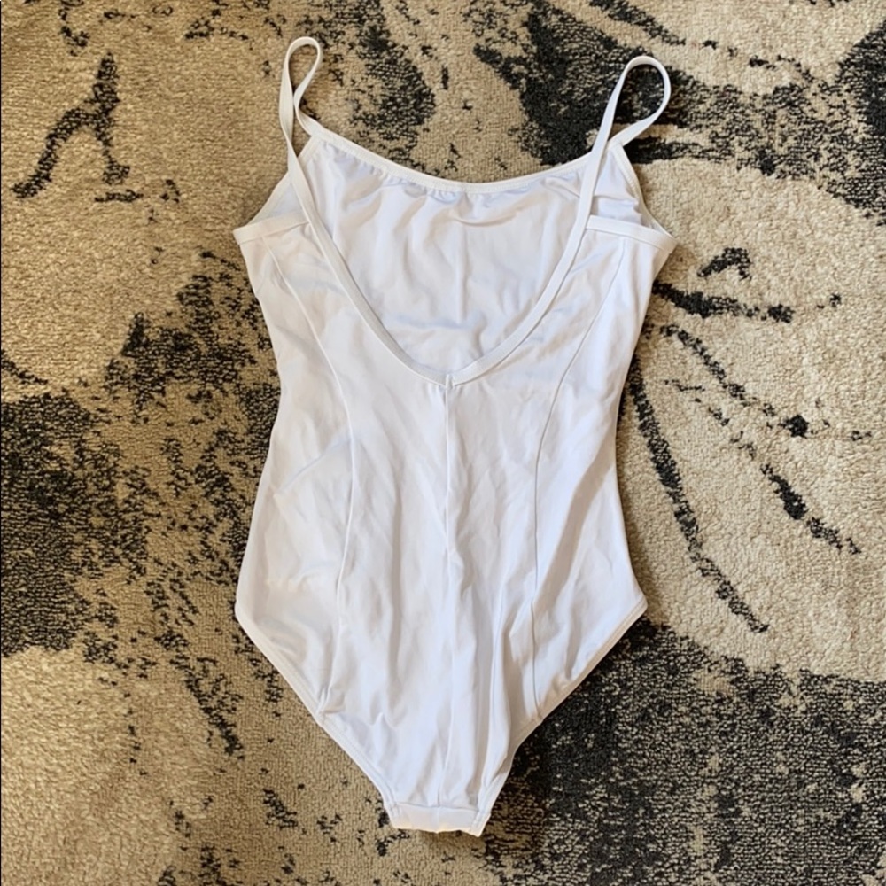 Simple white leotard - Picture 2 of 2